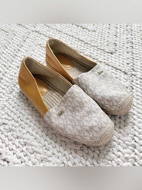 MICHAEL KORS Kendrick Vanilla Logo Espadrille Slip On Flats Yellow Womens 7 EUC